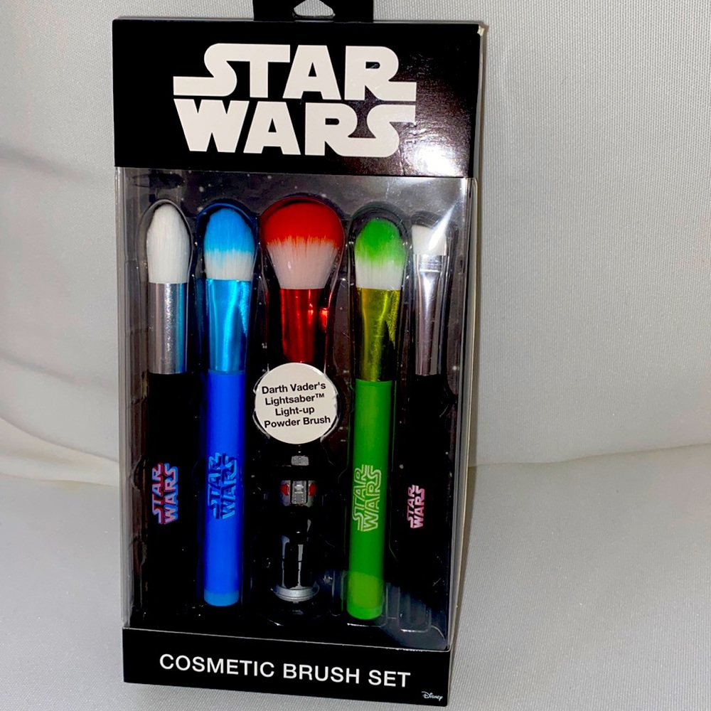 Star Wars Cosmetic Brush set.